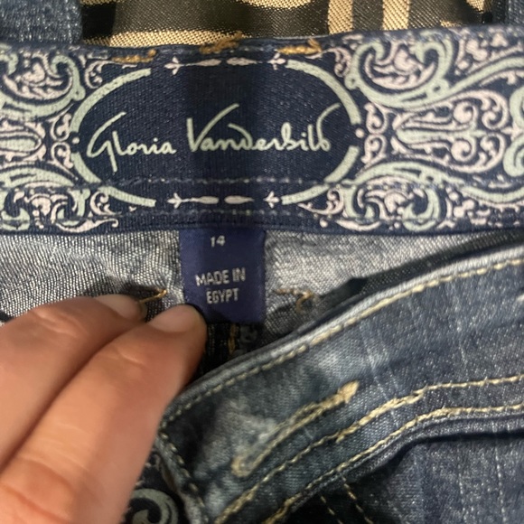 Jeans - Picture 2 of 3